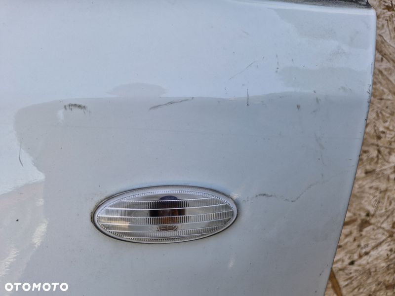 NISSAN NOTE E11 BŁOTNIK LEWY PRZÓD PRZEDNI - 9