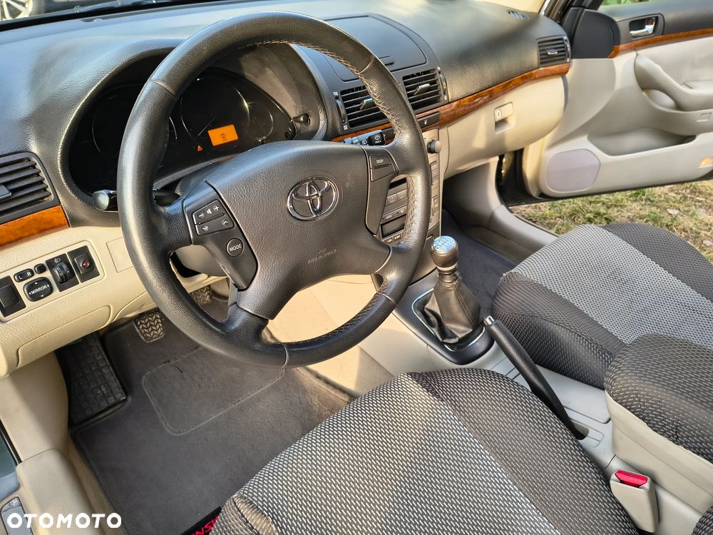 Toyota Avensis 2.0 D-4D Sol - 11