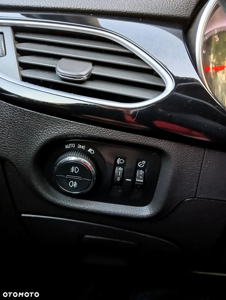 Opel Astra 1.4 Turbo Edition - 37