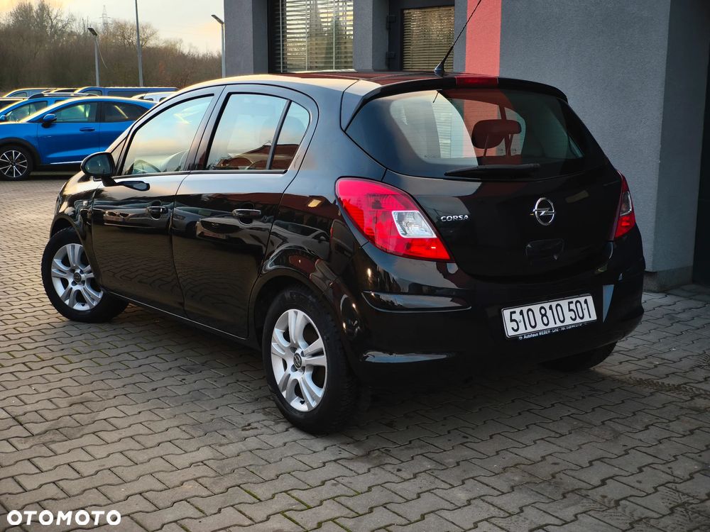 Opel Corsa 1.2 16V Cosmo - 2
