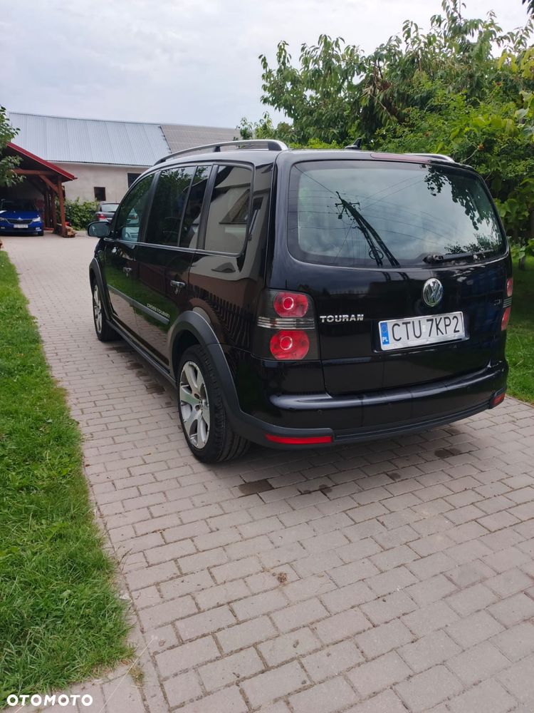 Volkswagen Touran 2.0 TDI DPF Cross DSG - 3