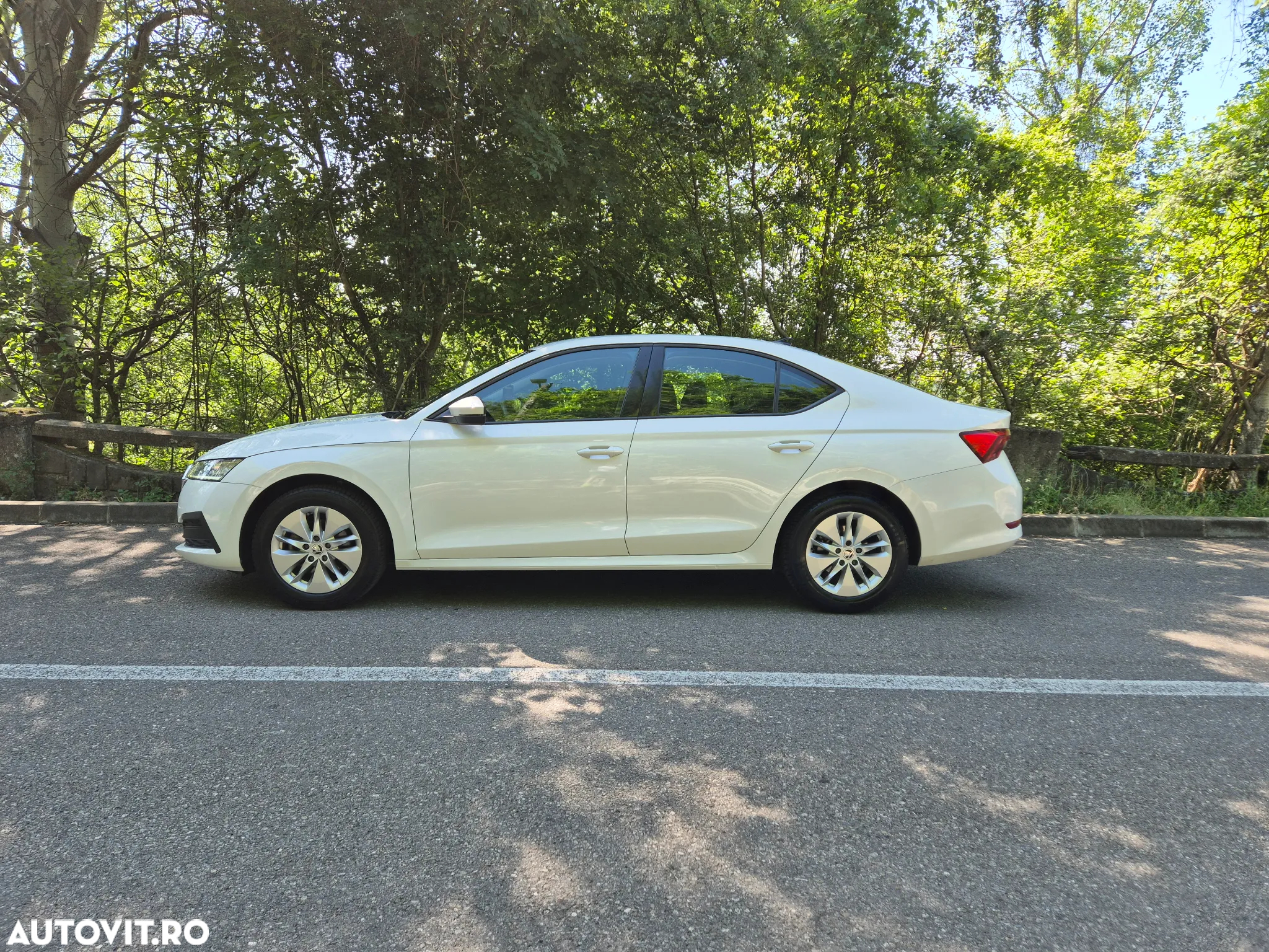 Skoda Octavia 2.0 TDI DSG Ambition - 37
