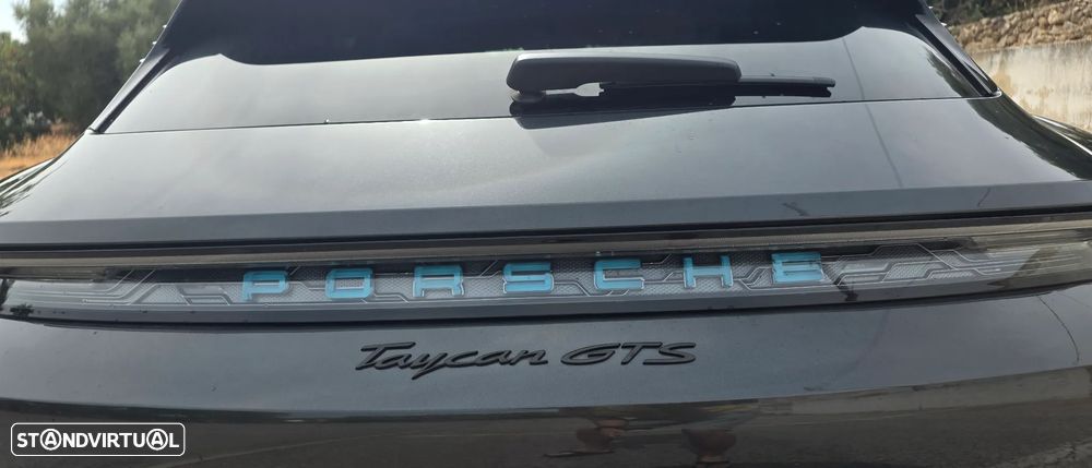 Porsche Taycan - 8