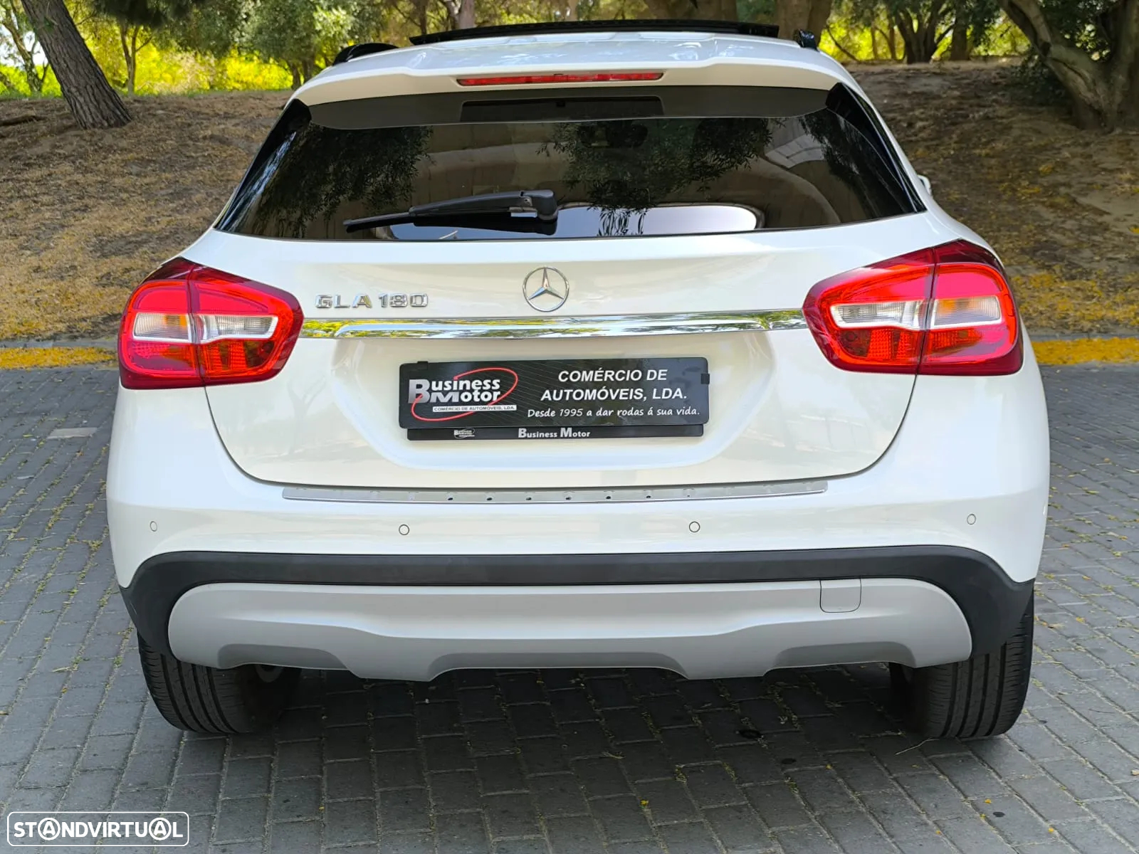Mercedes-Benz GLA 180 7G-DCT UrbanStyle Edition - 4