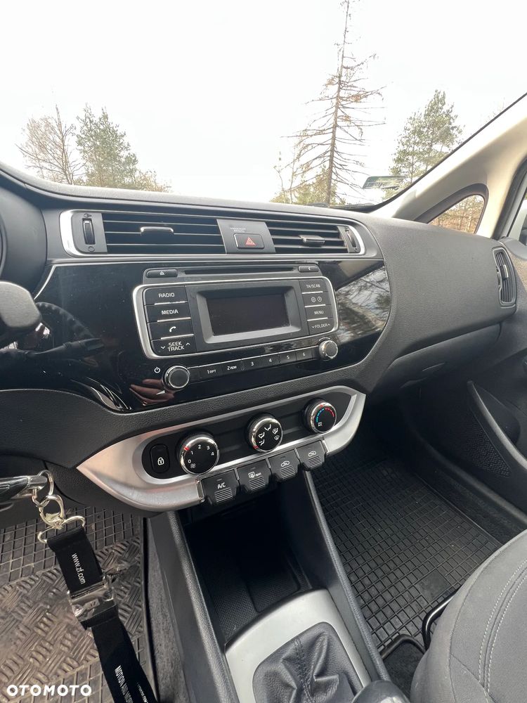Kia Rio 1.4 crdi M - 11