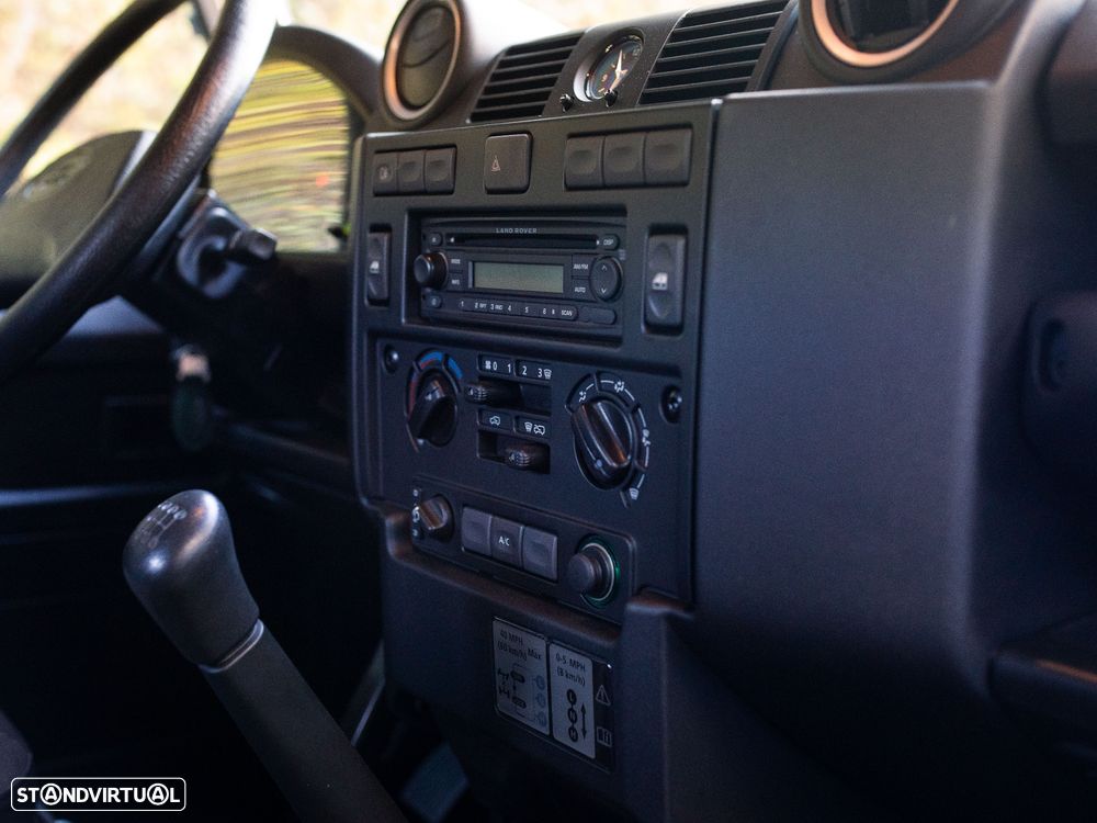 Land Rover Defender 110 SW 2.4 CRD S - 30