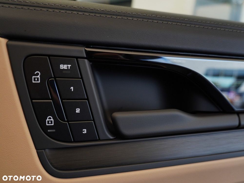Porsche Cayenne E-Hybrid PHEV Black Edition - 28