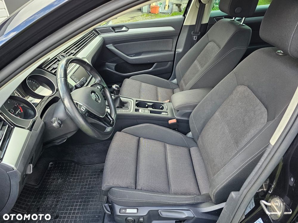 Volkswagen Passat 2.0 TDI (BlueMotion Technology) Comfortline - 17