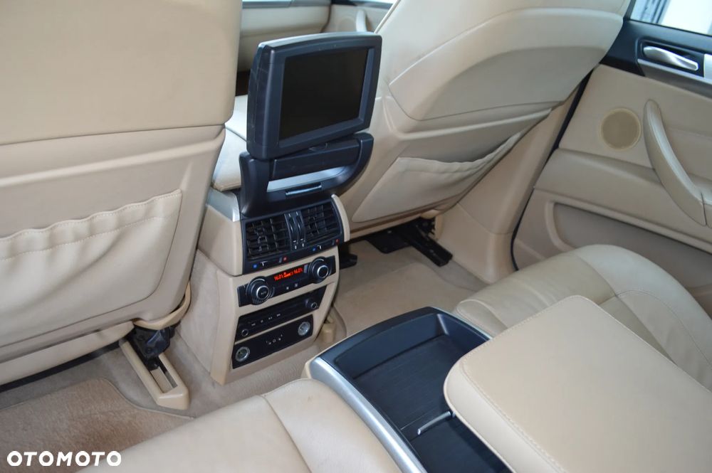BMW X6 50i xDrive - 12