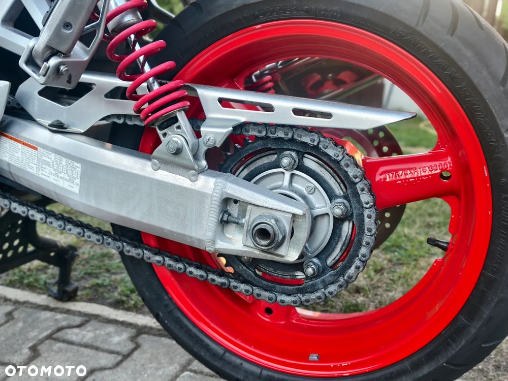 Suzuki GSX - 23