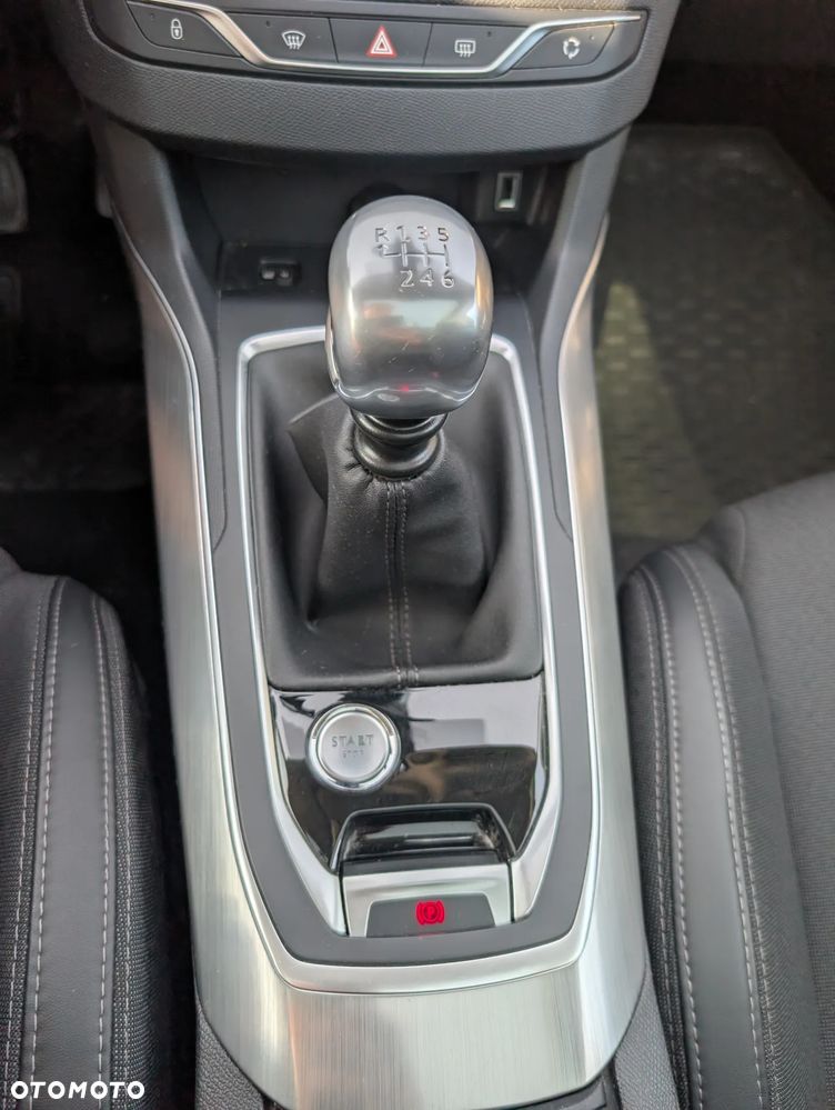 Peugeot 308 2.0 BlueHDi Allure S&S - 17