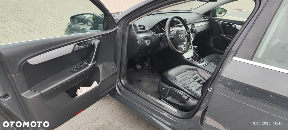 Volkswagen Passat 2.0 TDI Highline - 11