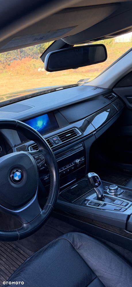 BMW Seria 7 740i - 11