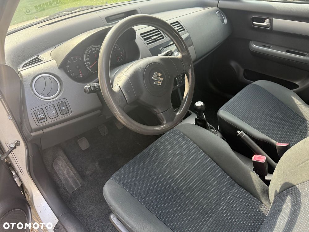 Suzuki Swift 1.3 Club - 9