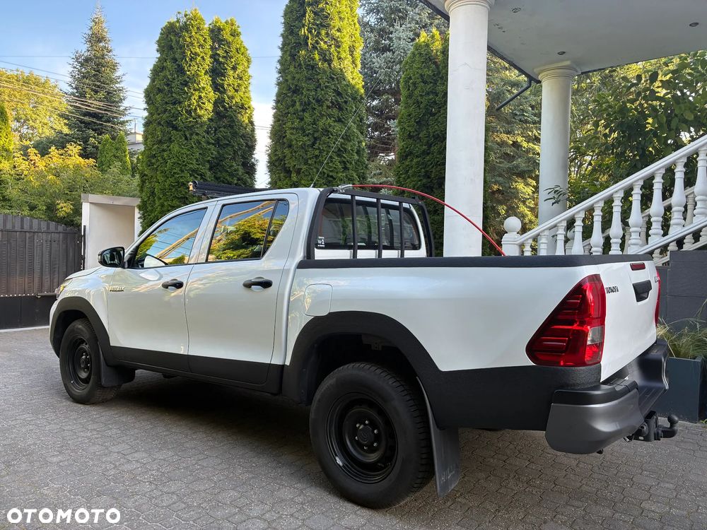 Toyota Hilux 2.4 D-4D Double Cab DLX 4x4 - 5