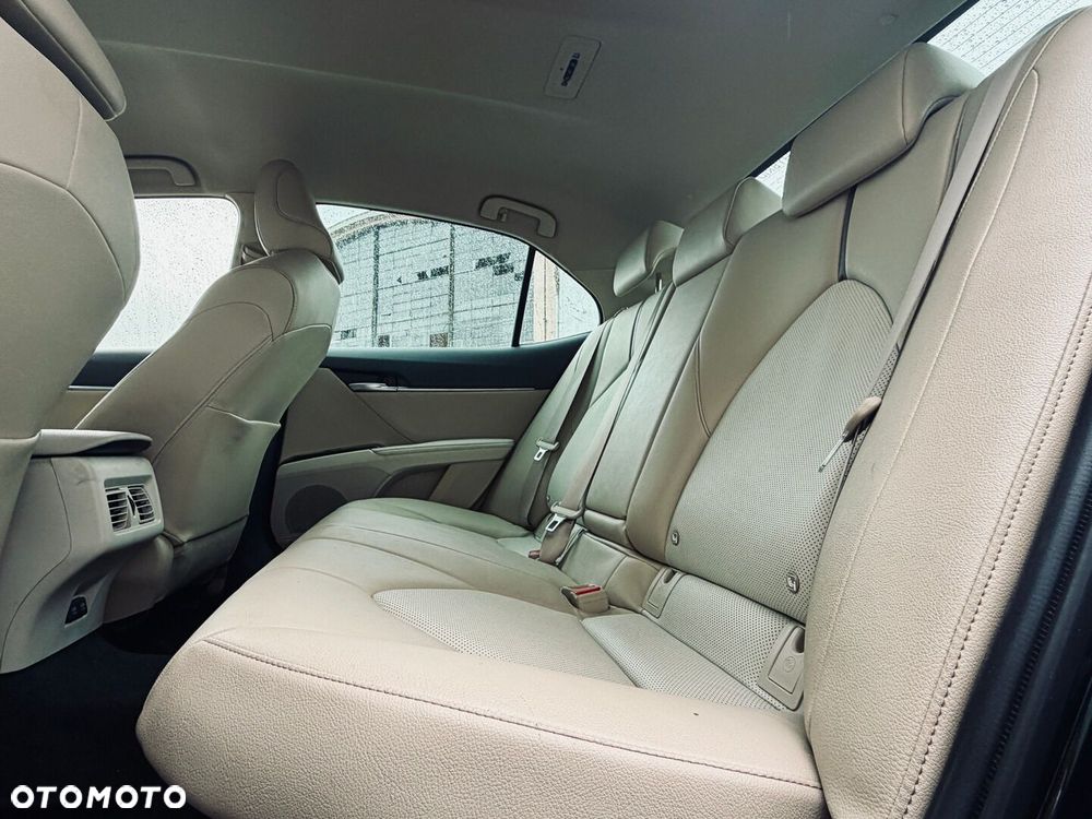 Toyota Camry 2.5 Hybrid Executive CVT - 26