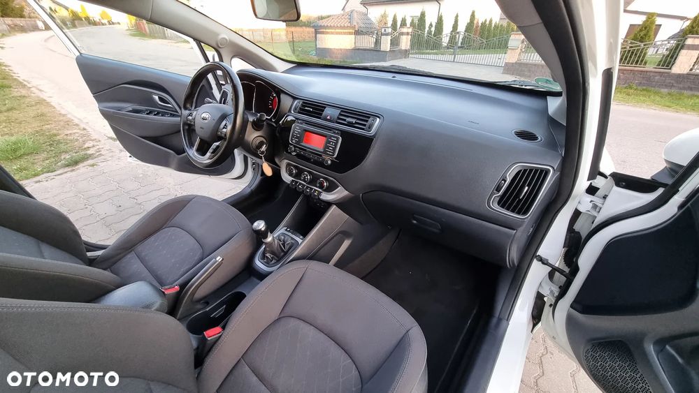 Kia Rio 1.2 Dream Team Edition - 32