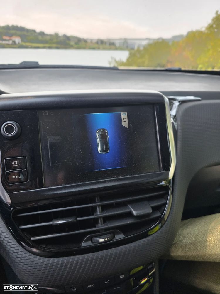 Peugeot 2008 1.6 e-HDi Allure - 4