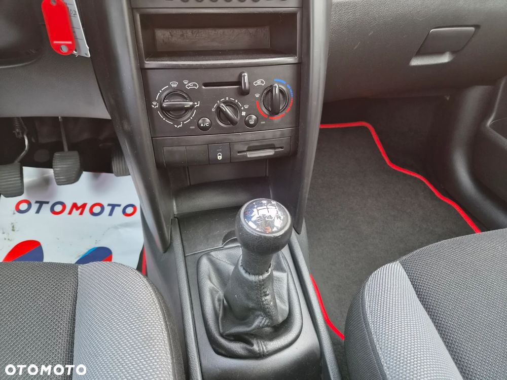 Peugeot 207 - 23