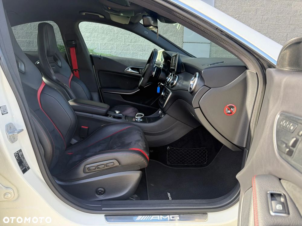 Mercedes-Benz CLA 45 AMG 4-Matic - 13