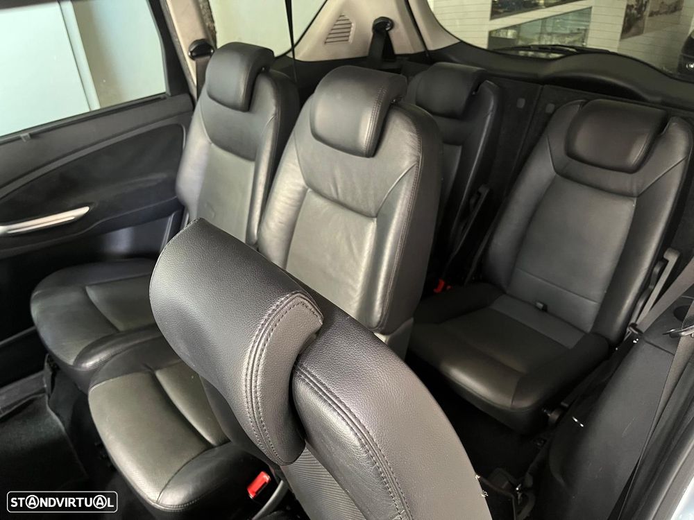 Ford S-Max 2.0 TDCi Titanium 7L — fotografia 13