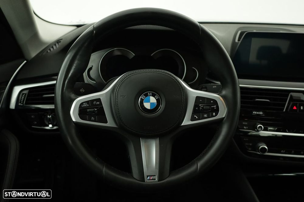 BMW 530 e Line Luxury - 14
