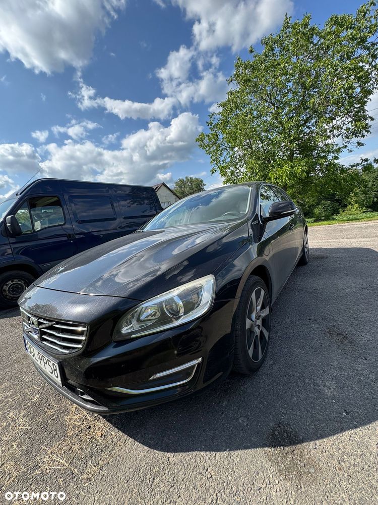Volvo V60 D5 AWD R-Design Momentum - 1
