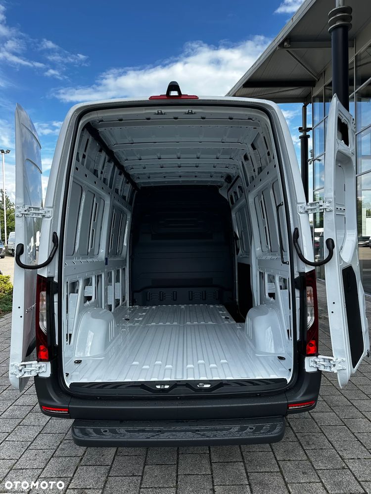 Mercedes-Benz Sprinter - 30