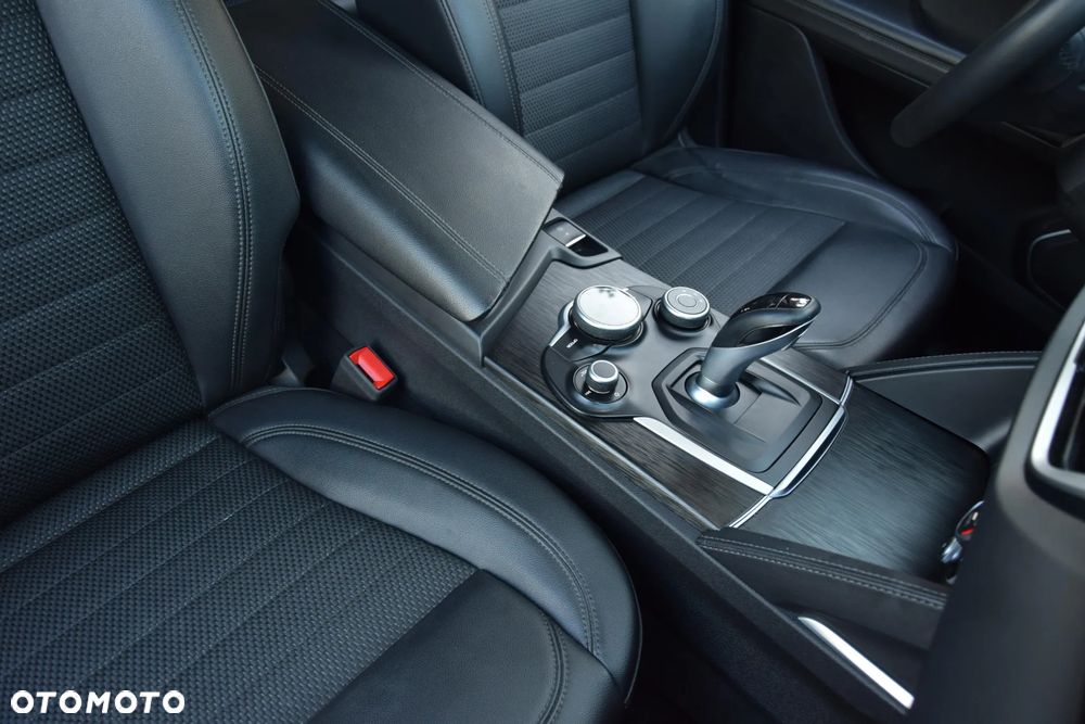 Alfa Romeo Stelvio 2.0 Turbo Super Q4 - 27