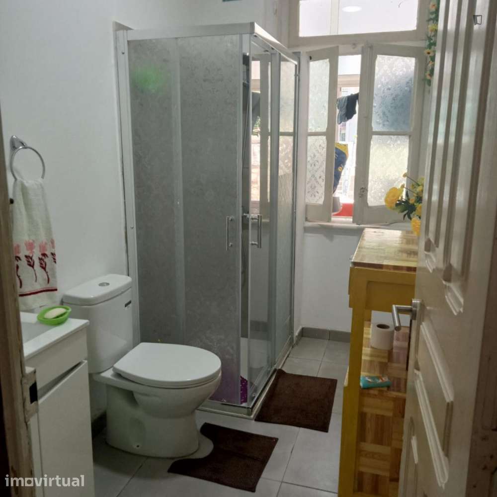 Quarto - localizado em Anjos Lisbon - Grande imagem: 5/9