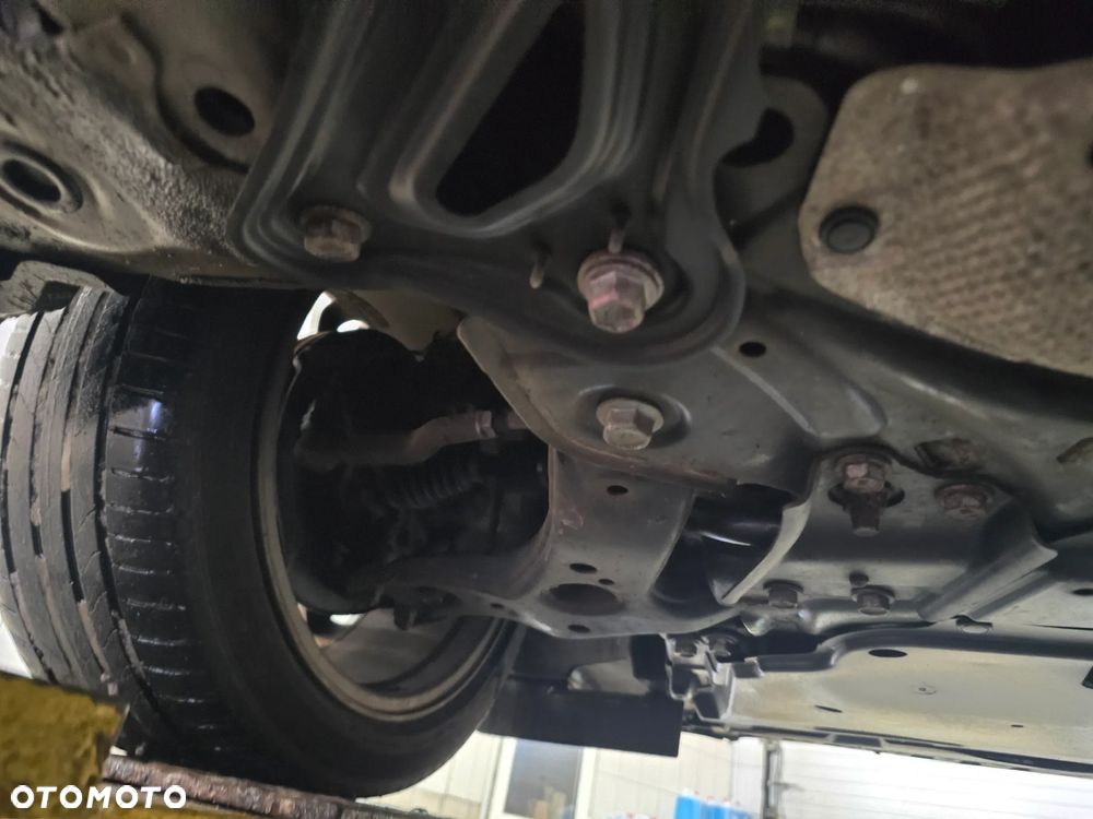 Toyota Avensis 1.8 Executive - 34