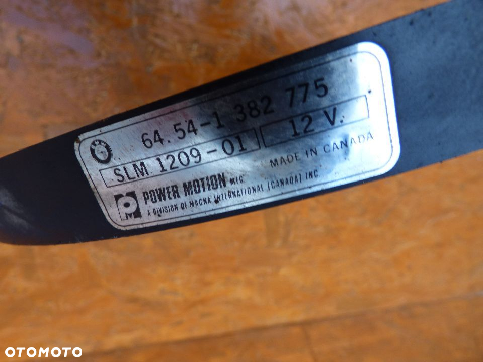 BMW E32 WENTYLATOR  8351577 - 4
