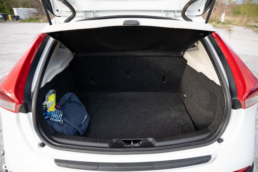 Volvo V40 D4 Geartronic Momentum - 29