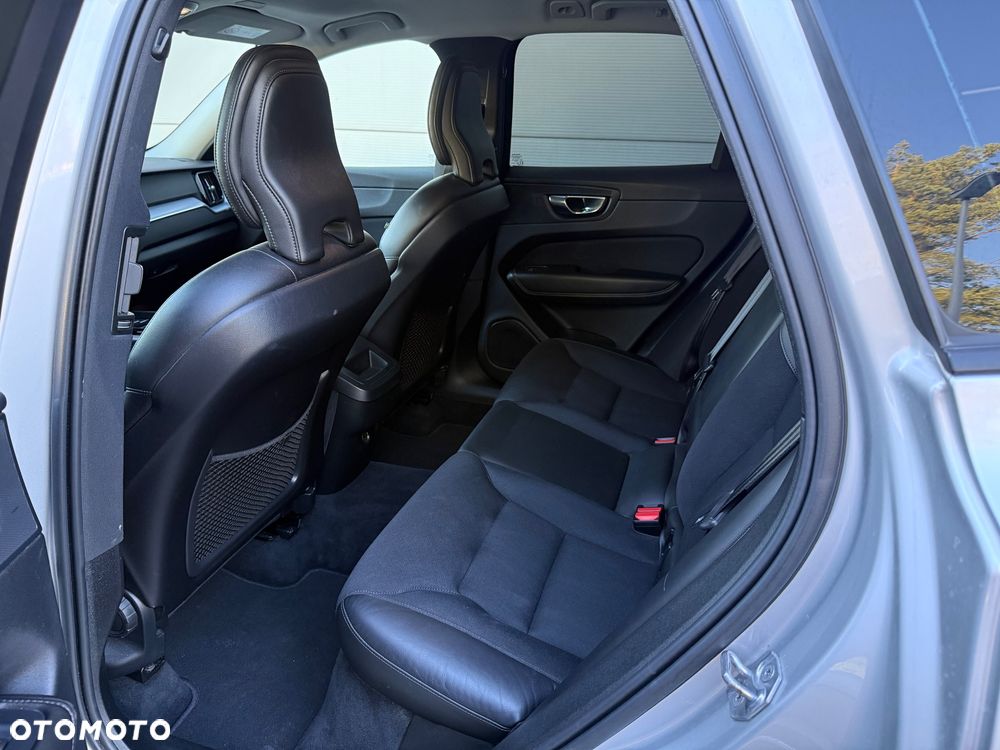 Volvo XC 60 B4 D Geartronic Momentum Pro - 8