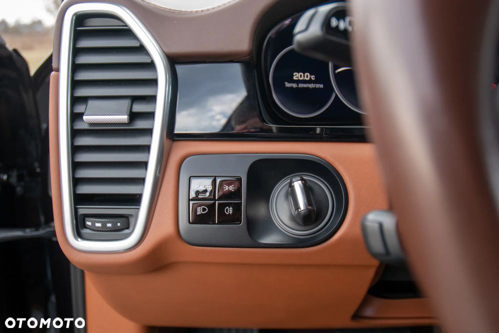 Porsche Cayenne S - 22