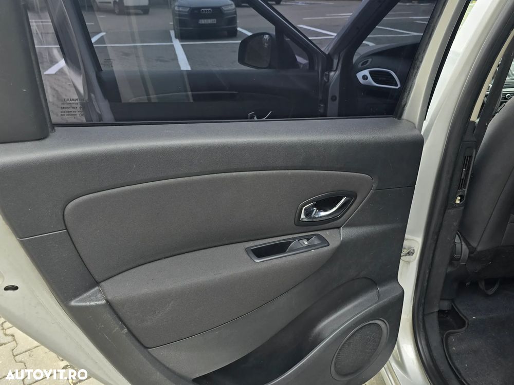 Renault Grand Scenic dCi 110 EDC Paris - 15