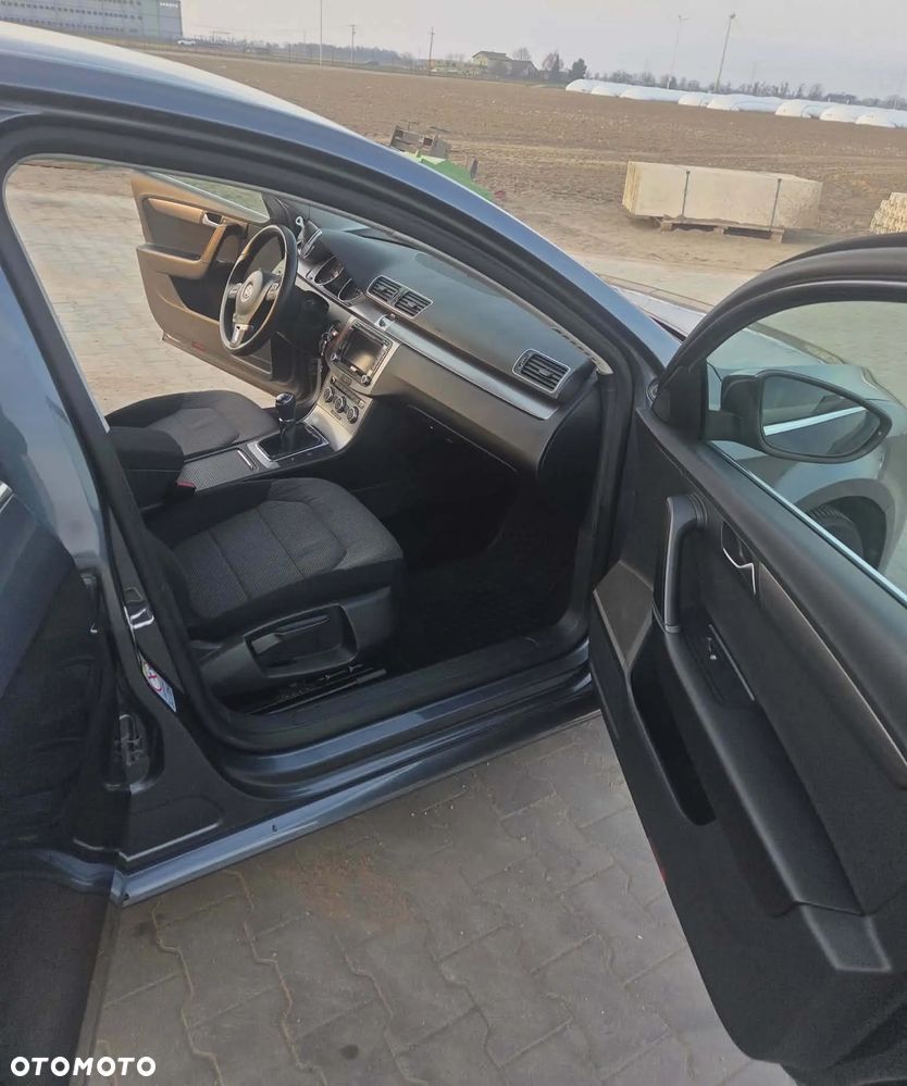 Volkswagen Passat 2.0 TDI Comfortline - 9