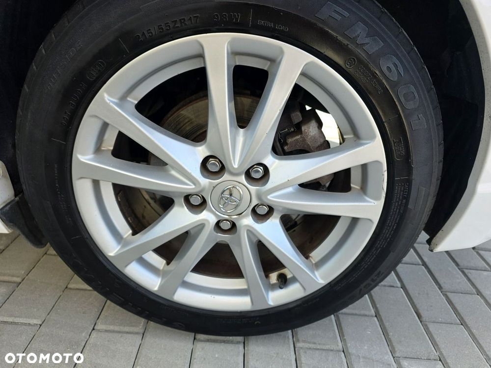 Toyota Avensis - 9