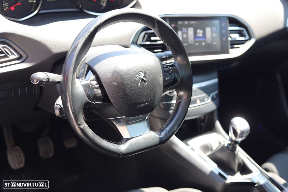 Peugeot 308 SW 1.6 BlueHDi Allure — fotografia 9