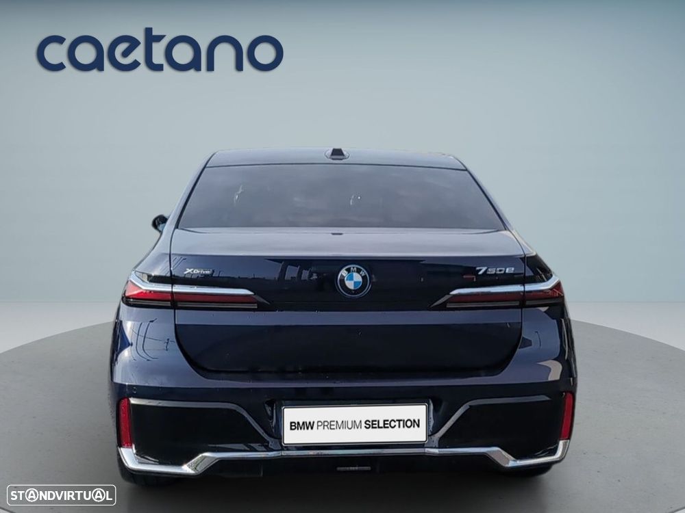 BMW 750 750e xDrive Pack Desportivo M - 7