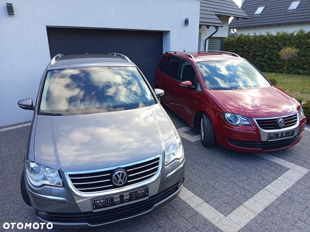 Volkswagen Touran 2.0 TDI DSG Highline - 2