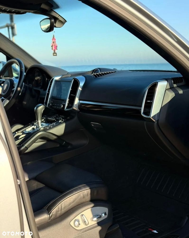 Porsche Cayenne Platinum Edition - 16