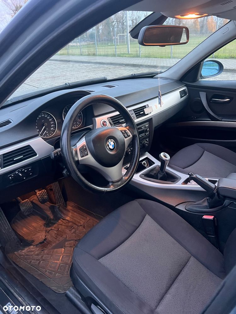 BMW Seria 3 318i - 9