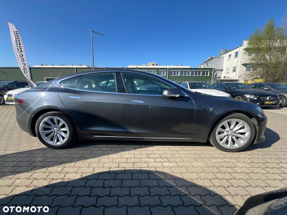 Tesla Model S - 10