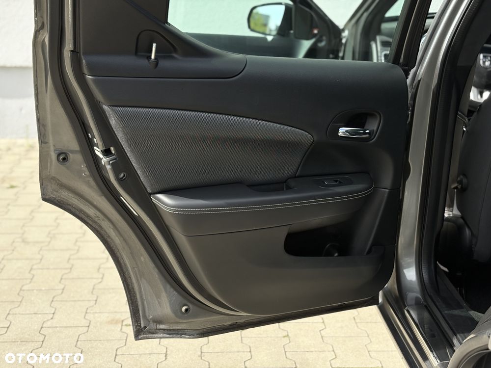 Dodge Avenger - 12