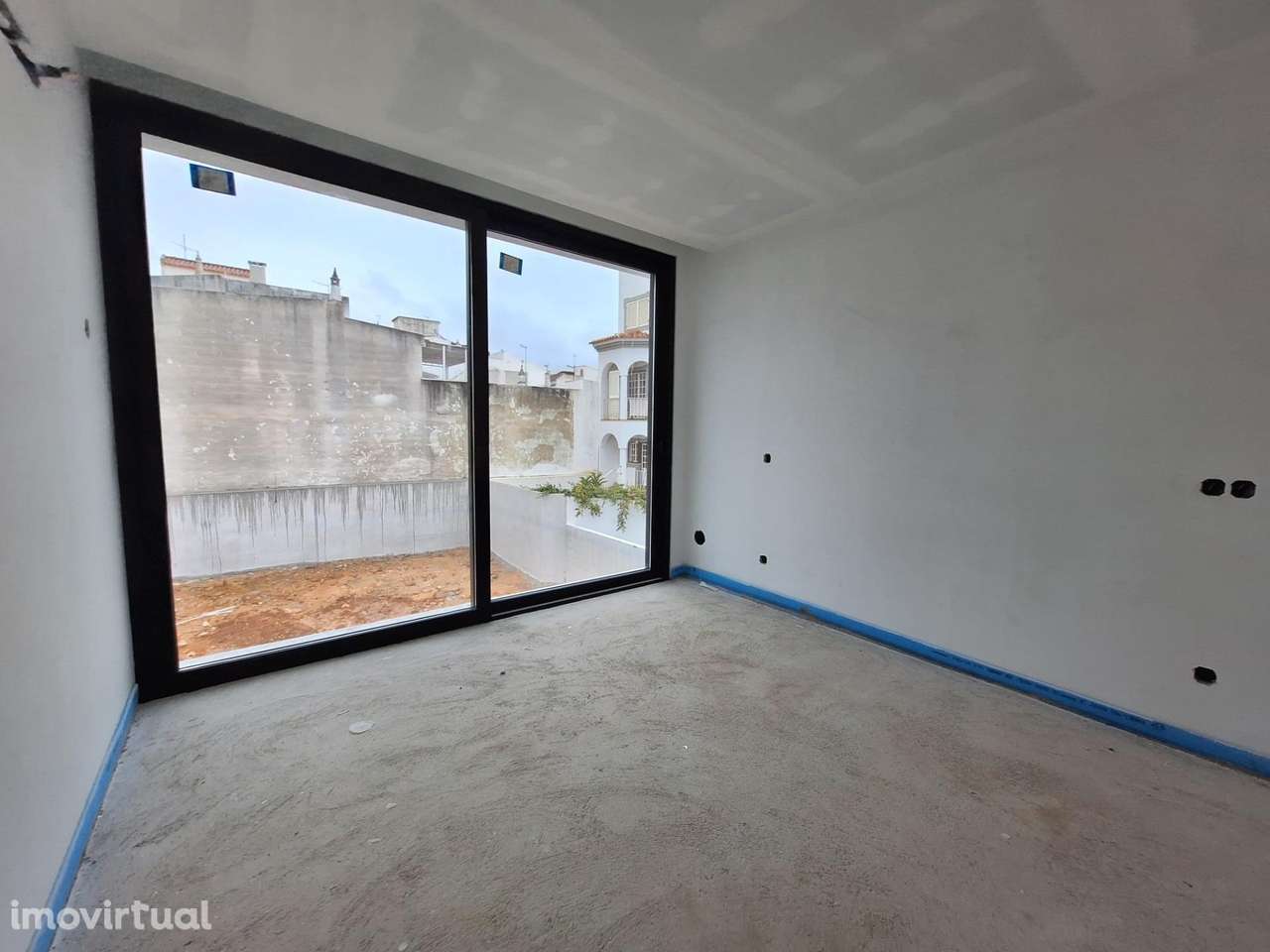 Moradia Geminada T3 +1 com piscina - Lagoa - Grande imagem: 4/14