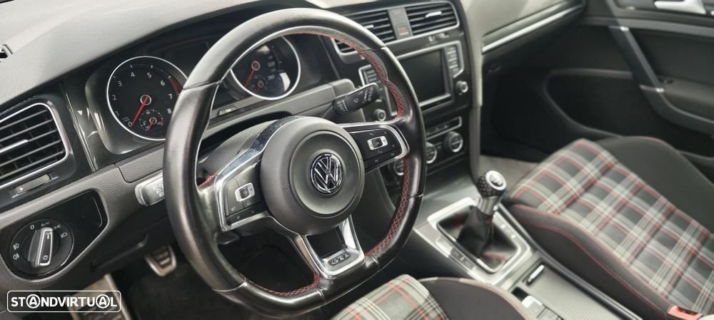 VW Golf 2.0 TSi GTi Performance - 33