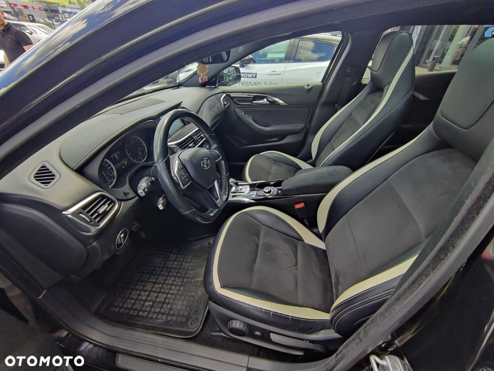 Infiniti Q30 2.2d Sport AWD 7DCT - 14