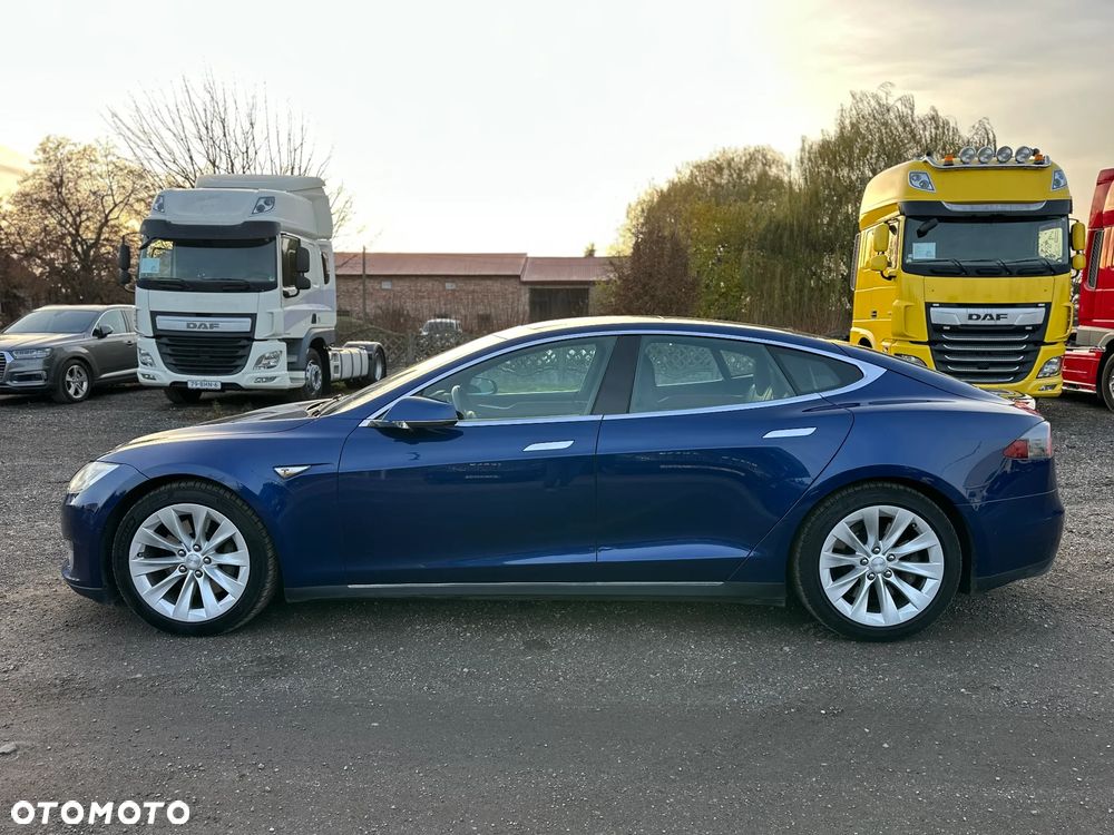 Tesla Model S - 2
