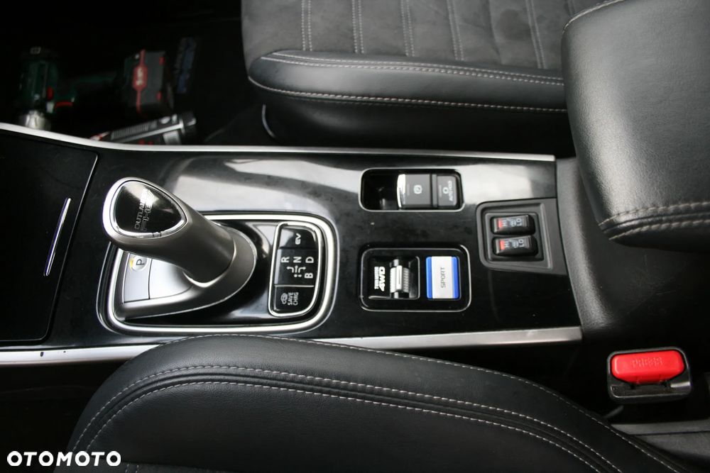 Mitsubishi Outlander Instyle + - 21